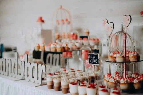 華やかなデザートテーブル