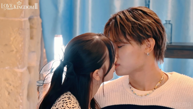 女優・はづきとモデル・たいせいのキスシーン