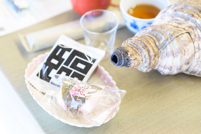 桜餅と法螺貝