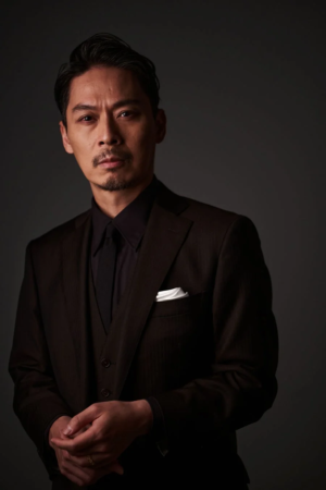黒いスーツとネクタイを着用した男性のポートレート
