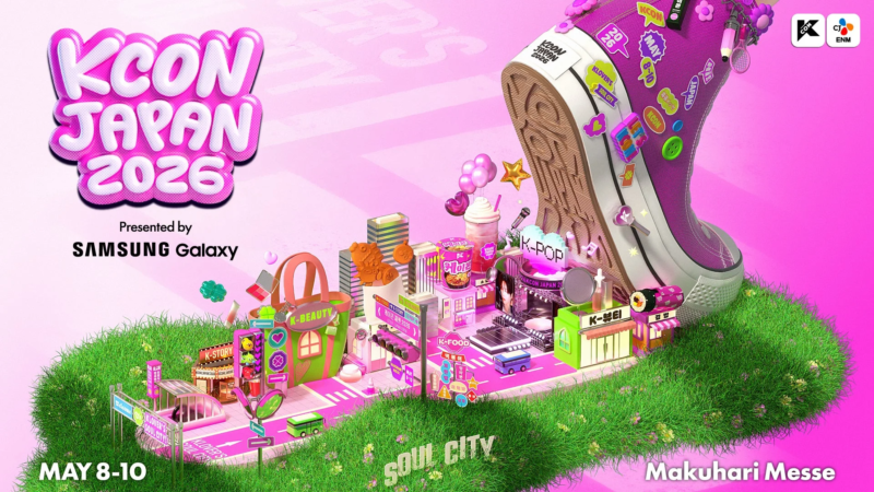 「KCON JAPAN 2026」のプロモーション画像。Samsung Galaxy提供、5月8-10日幕張メッセで開催。K-POP、K-Beauty、K-Foodなど韓国文化をミニチュアで表現した「SOUL CITY」が、巨大スニーカーの周りに広がる、カラフルでポップなイベントビジュアルです。