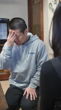 困惑する岡田康太さん