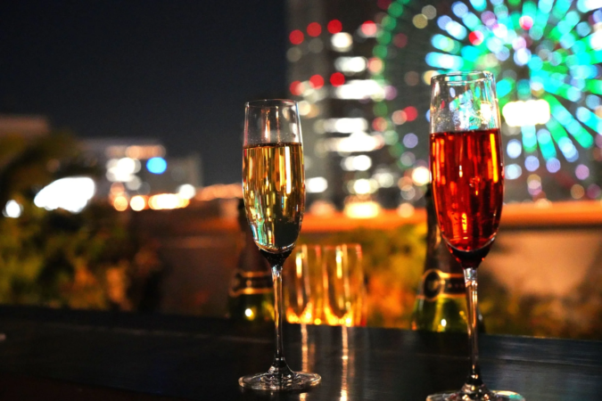 カクテルと夜景