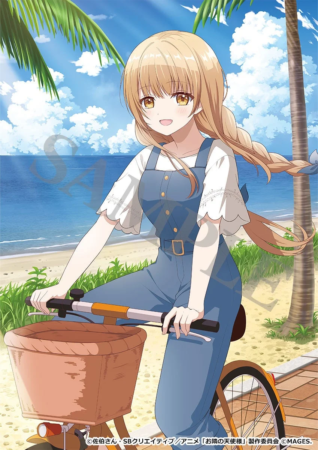 金髪のアニメの少女が、青い海と空が広がるビーチ沿いの道を自転車に乗って笑顔で走っている