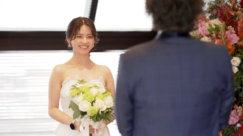 結婚式で笑顔の花嫁