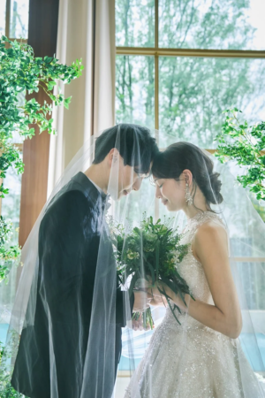 新郎新婦のロマンチックな写真