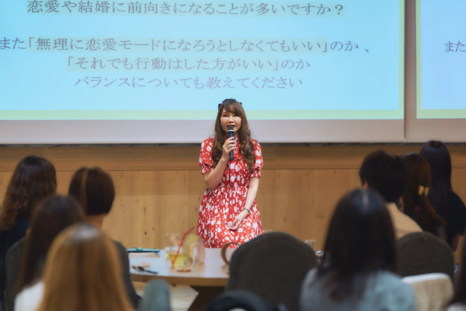 植草氏の講演中の画像