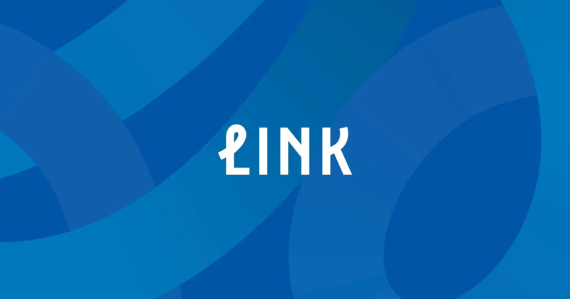 青を基調とした抽象的な背景に、特徴的なフォントで「LINK」という文字が中央に配置された画像です。