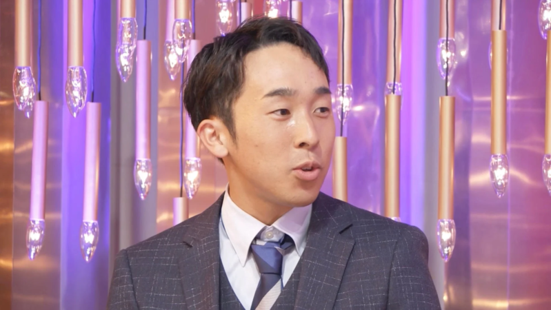 スーツ姿の男性