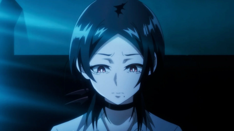 黒髪赤目の女性